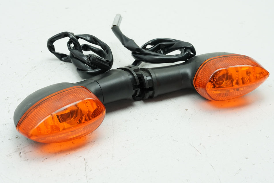 YAMAHA YZF R1 RN12 intermitentes traseros izquierdo y derecho originales Par 2C0-83330-00-00