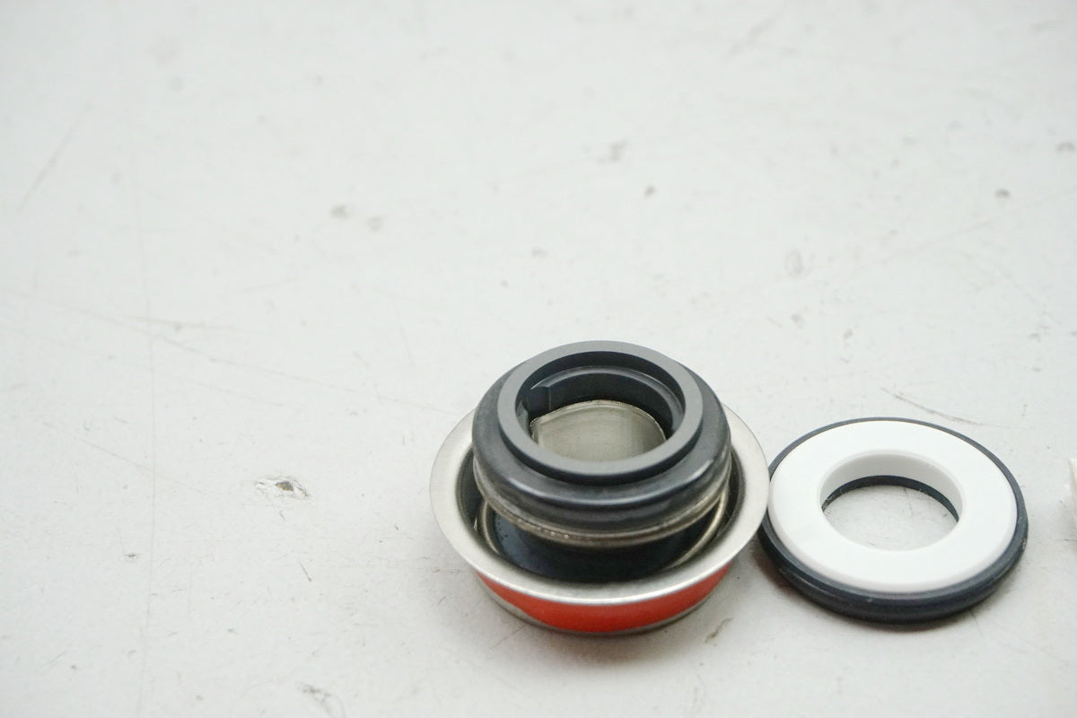 Suzuki Junta Bomba de Agua Retén original 17470-46A00 - NUEVO
