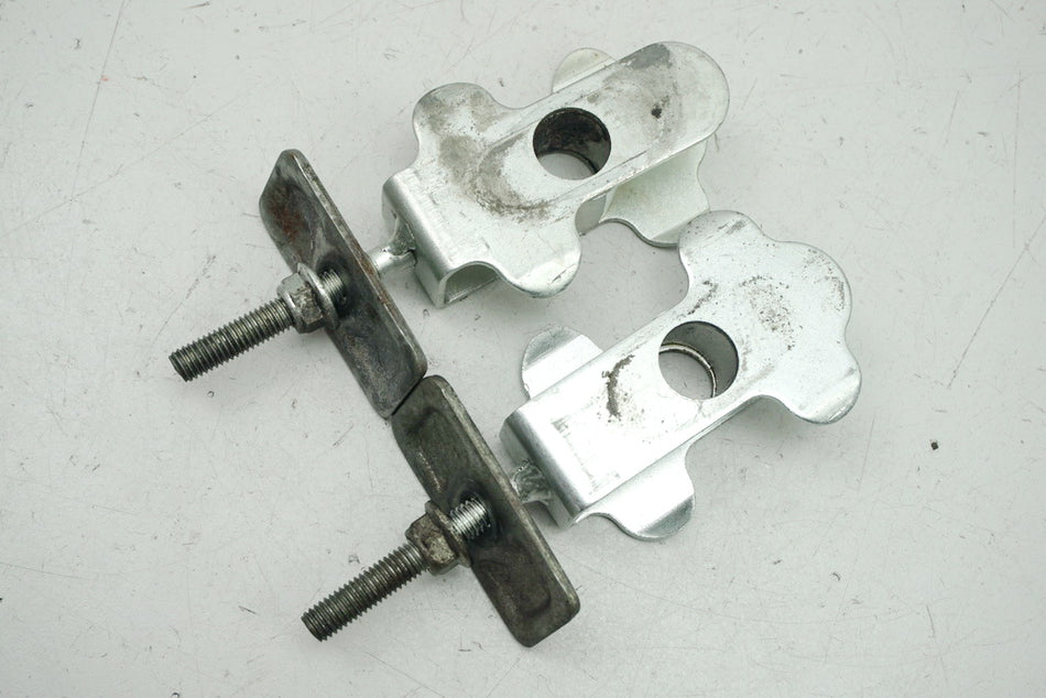 SUZUKI GS 500 E GM51B Kettenspanner rechts links (für Schwinge Felge Hinterrad)