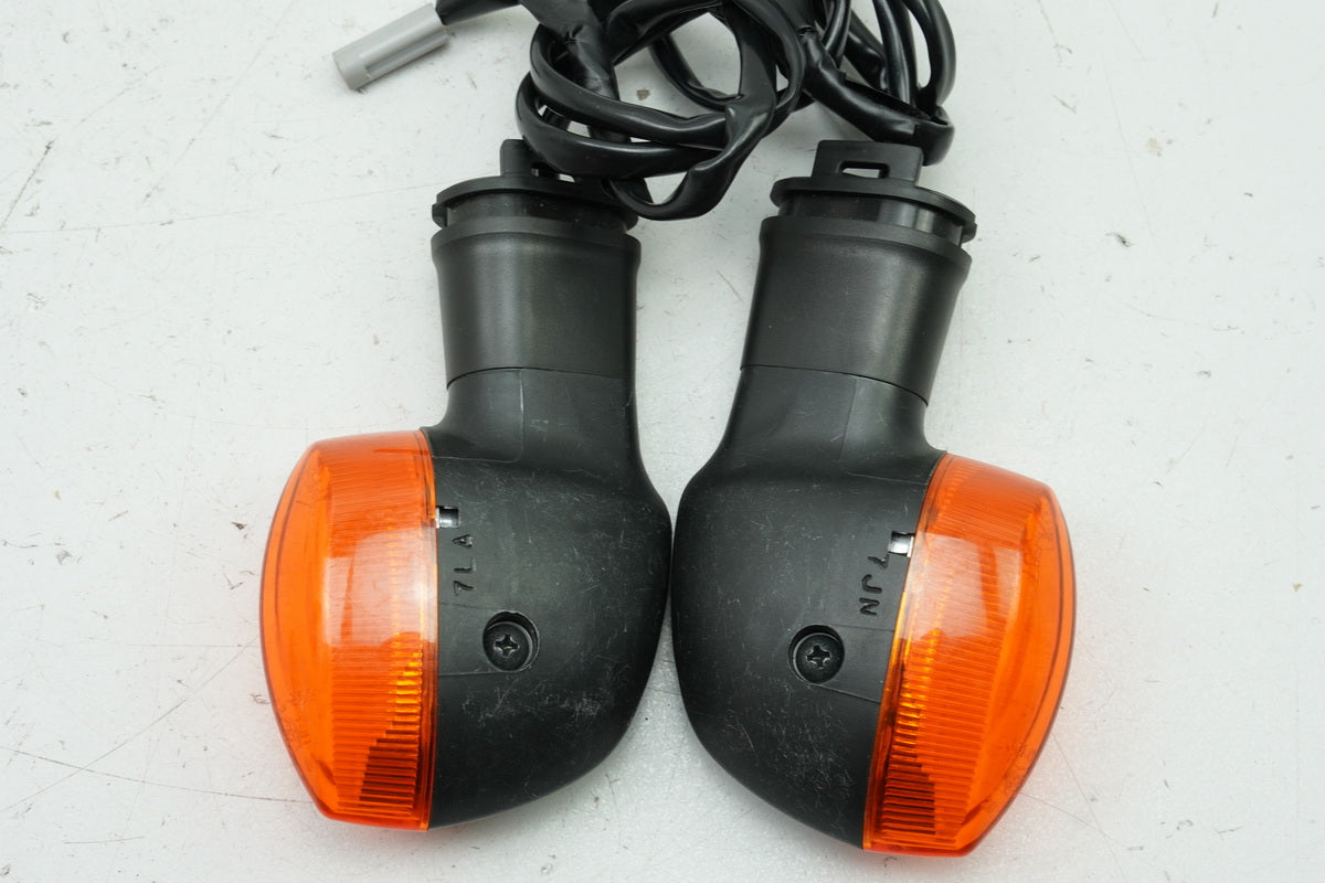 YAMAHA YZF R1 RN19 Turn Signals Left and Right Rear Original Pair 2C0-83330-00-00