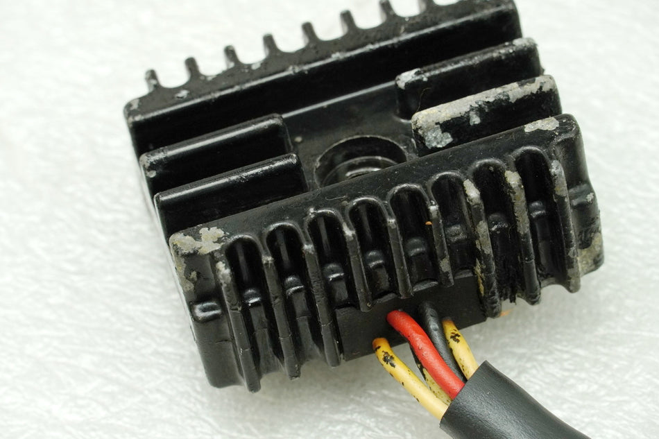 YAMAHA RD 250 1A2 Regulador de voltaje Rectificador