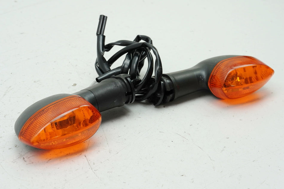 Intermitentes YAMAHA YZF R1 RN22 izquierdo y derecho traseros originales par 2C0-83330-00-00