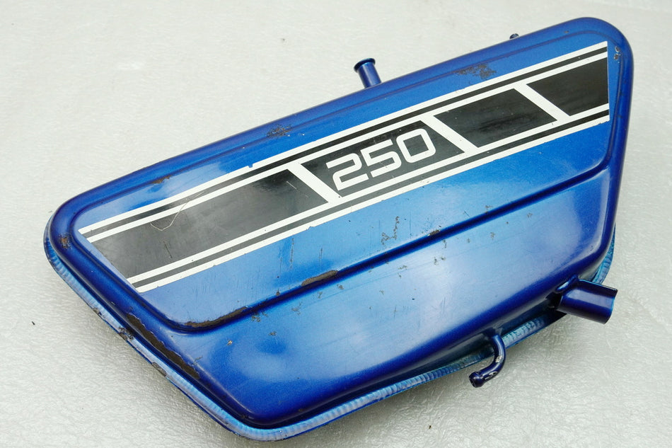YAMAHA RD 250 1A2 Depósito de aceite Tapa de la cubierta lateral (para motor)