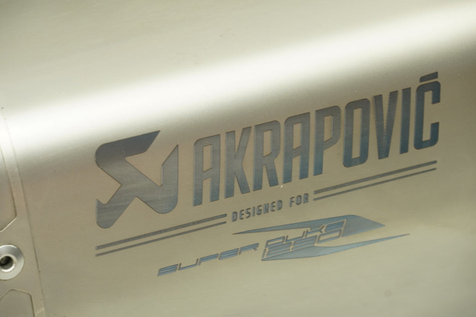 KTM 1290 SUPERDUKE R Akrapovic Escape Silenciador Terminal Titanio