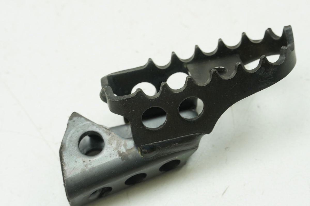 Yamaha Footpeg Rider Left Footrest original 3LD-27411-00 DT TT-R YZ XZT - NEW