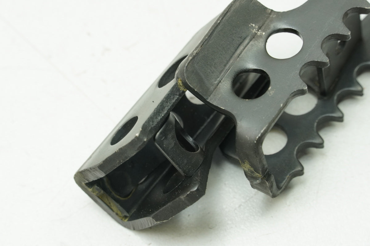 Yamaha Footpeg Rider Left Footrest original 3LD-27411-00 DT TT-R YZ XZT - NEW