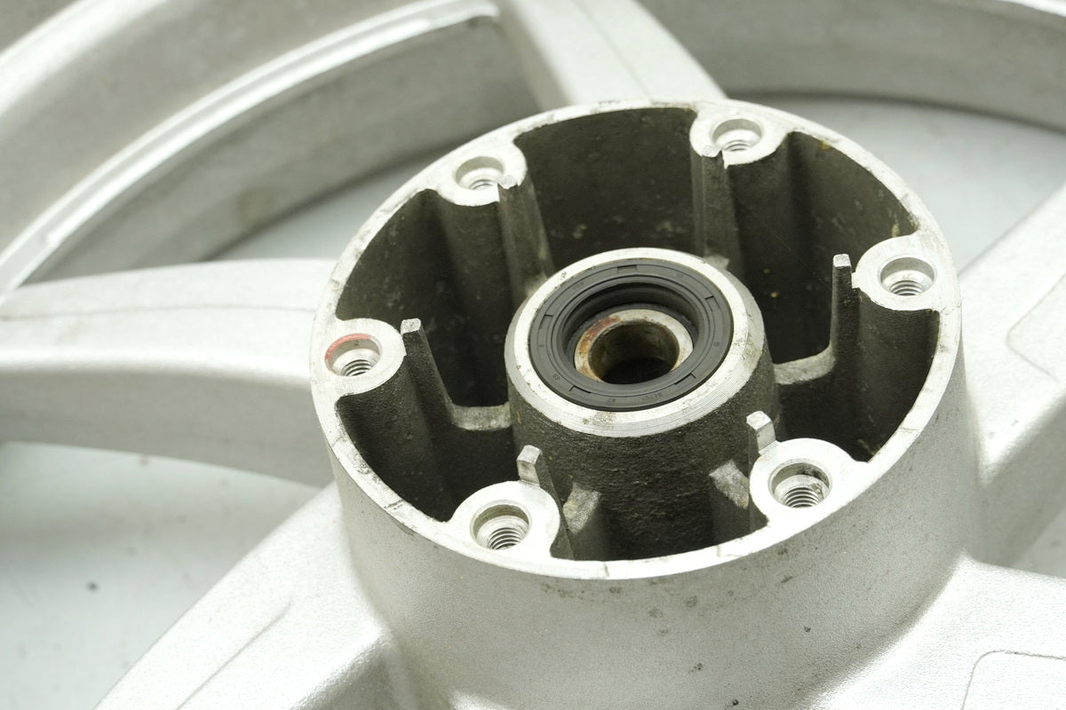 HYOSUNG GT 650 R N S - Rear rim rear wheel J 17 x MT 4.50 accident-free silver