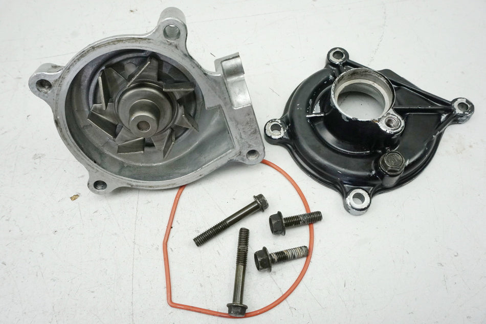 KAWASAKI GPZ 1100 ZXT10E Tapa de bomba de agua del motor