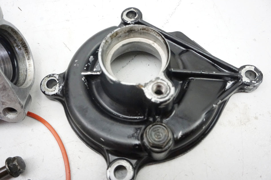 KAWASAKI GPZ 1100 ZXT10E Tapa de bomba de agua del motor