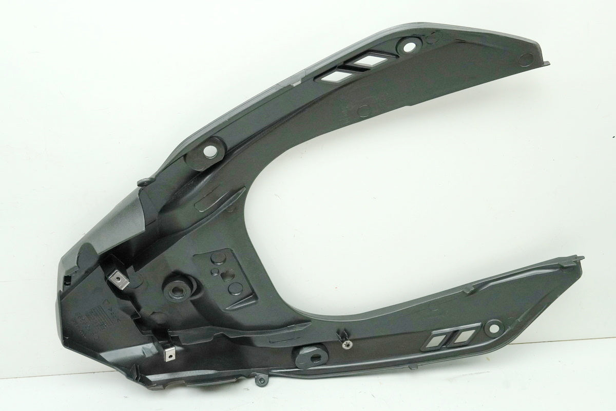 Aprilia Pegaso 650 Strada Verkleidung Heck mitte Abdeckung Cover Blende Deckel
