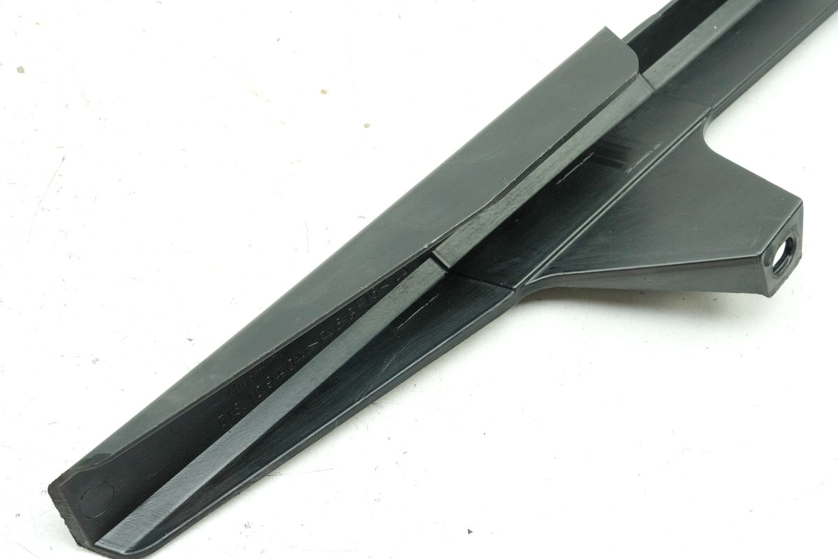 Aprilia Pegaso 650 Strada Kettenschutz orig. Abdeckung Cover Blende Kettenkasten