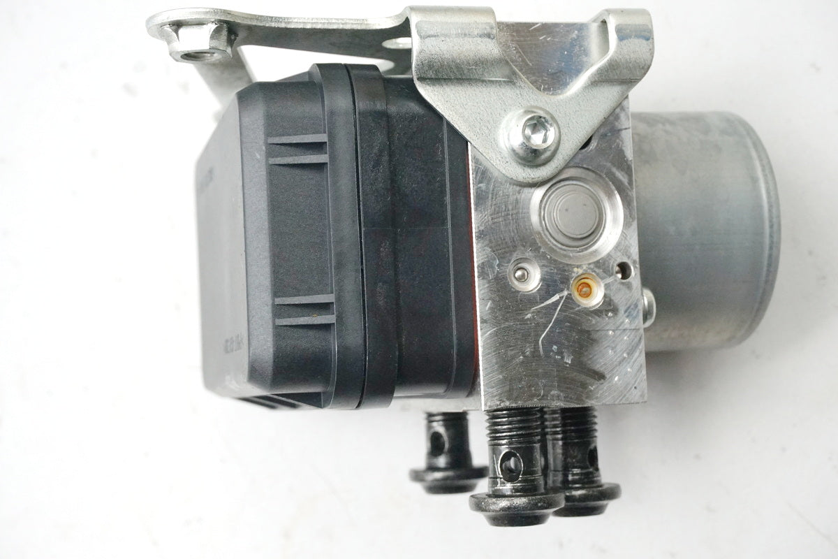 YAMAHA XSR 900 RN43 ABS Pump Pressure Modulator Control Unit