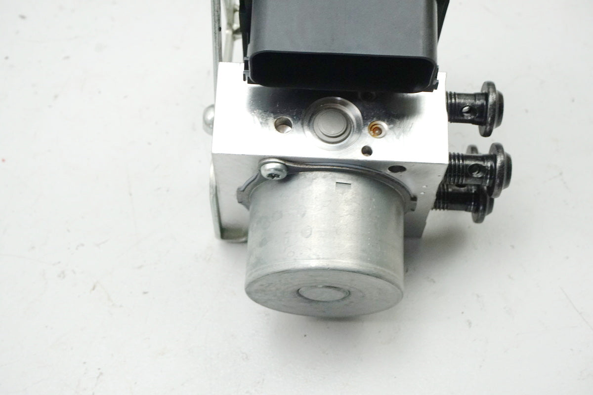 YAMAHA XSR 900 RN43 ABS Pump Pressure Modulator Control Unit