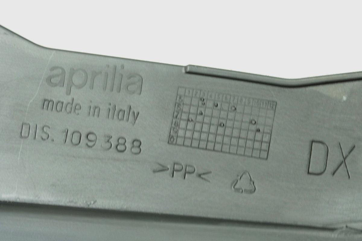 Aprilia Pegaso 650 660 Strada Seitendeckel rechts Abdeckung Cover Blende Deckel