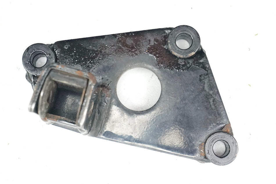 SUZUKI VL 125 WVA4 INTRUDER Soporte estribera conductor derecha placa estribera soporte