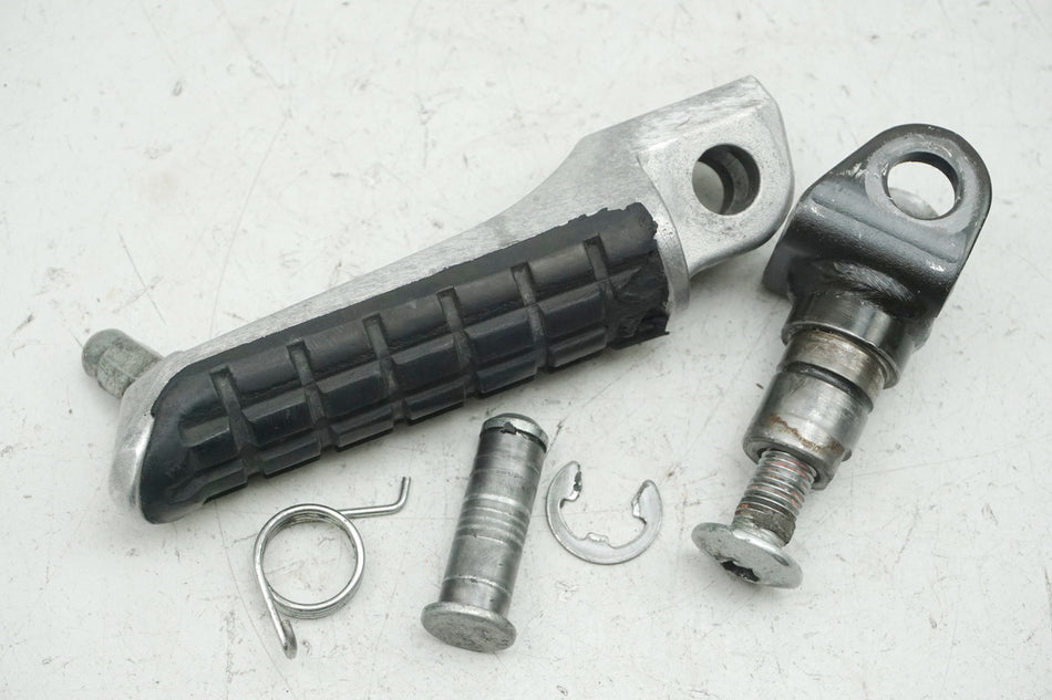 KAWASAKI GPZ 1100 ZXT10E Estribera delantera izquierda Soporte Articulación