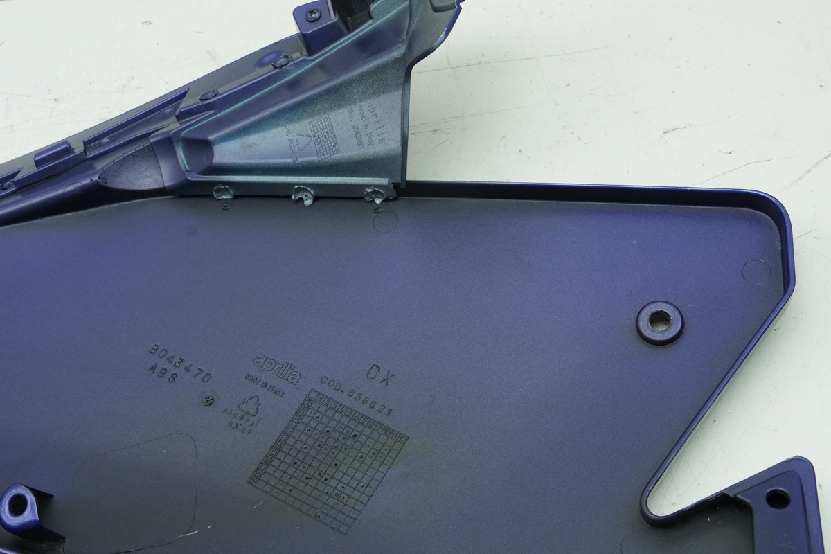 APRILIA RS 125 Seitenverkleidung rechts Abdeckung Seitenteil Cover Blende 21-25