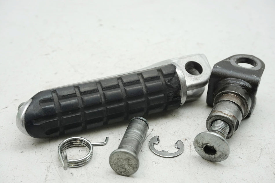 KAWASAKI GPZ 1100 ZXT10E Estribera delantera izquierda Soporte Articulación