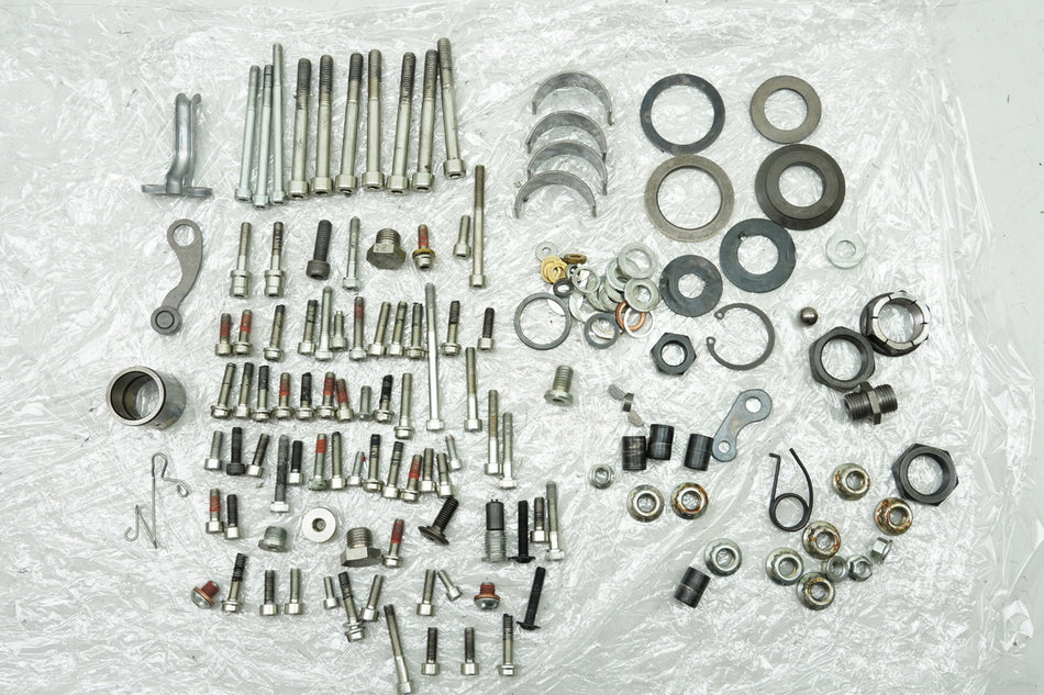 DUCATI MONSTER 696 ABS M5 Schrauben Kleinteile Muttern Halter (für Motor) 1626km