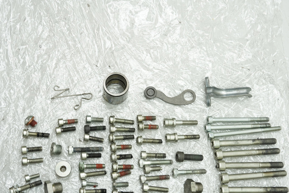 DUCATI MONSTER 696 ABS M5 Schrauben Kleinteile Muttern Halter (für Motor) 1626km