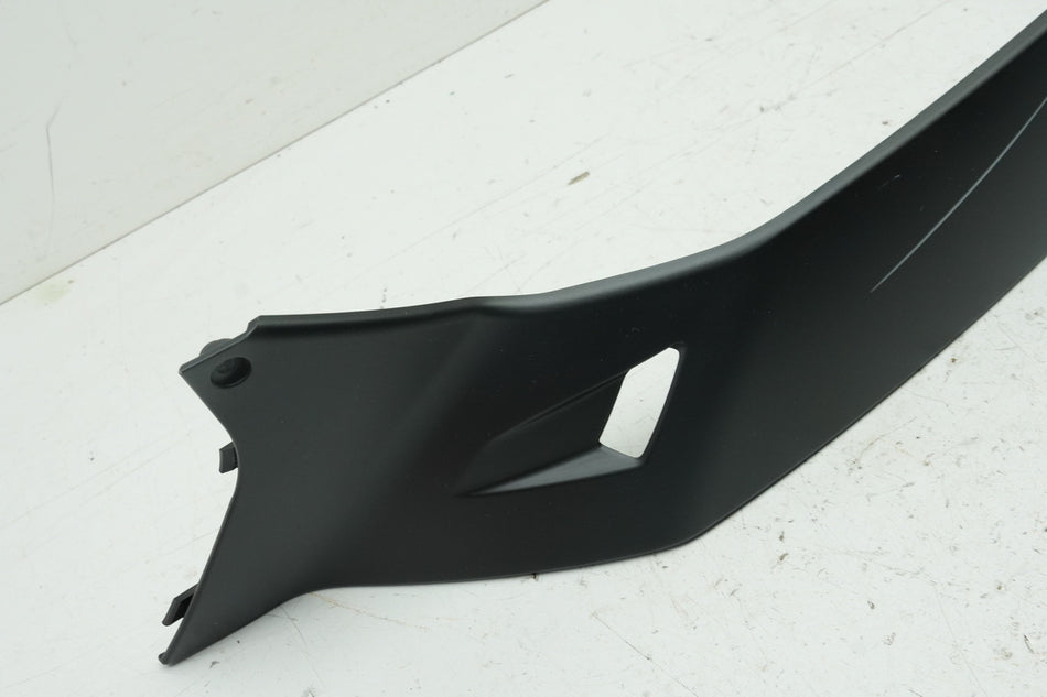 Vespa GTS 310 Seitenverkleidung rechts Abdeckung Seitenteil Cover Blende Heck