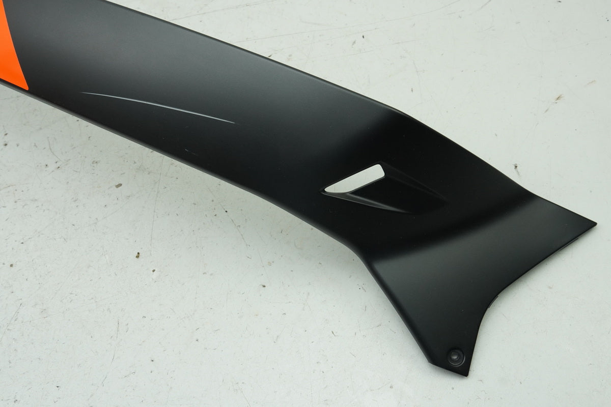 Vespa GTS 310 Seitenverkleidung rechts Abdeckung Seitenteil Cover Blende Heck