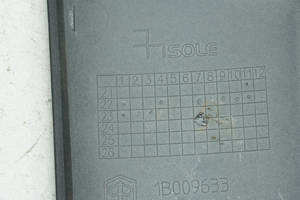 Vespa GTS 310 Seitenverkleidung rechts Abdeckung Seitenteil Cover Blende Heck