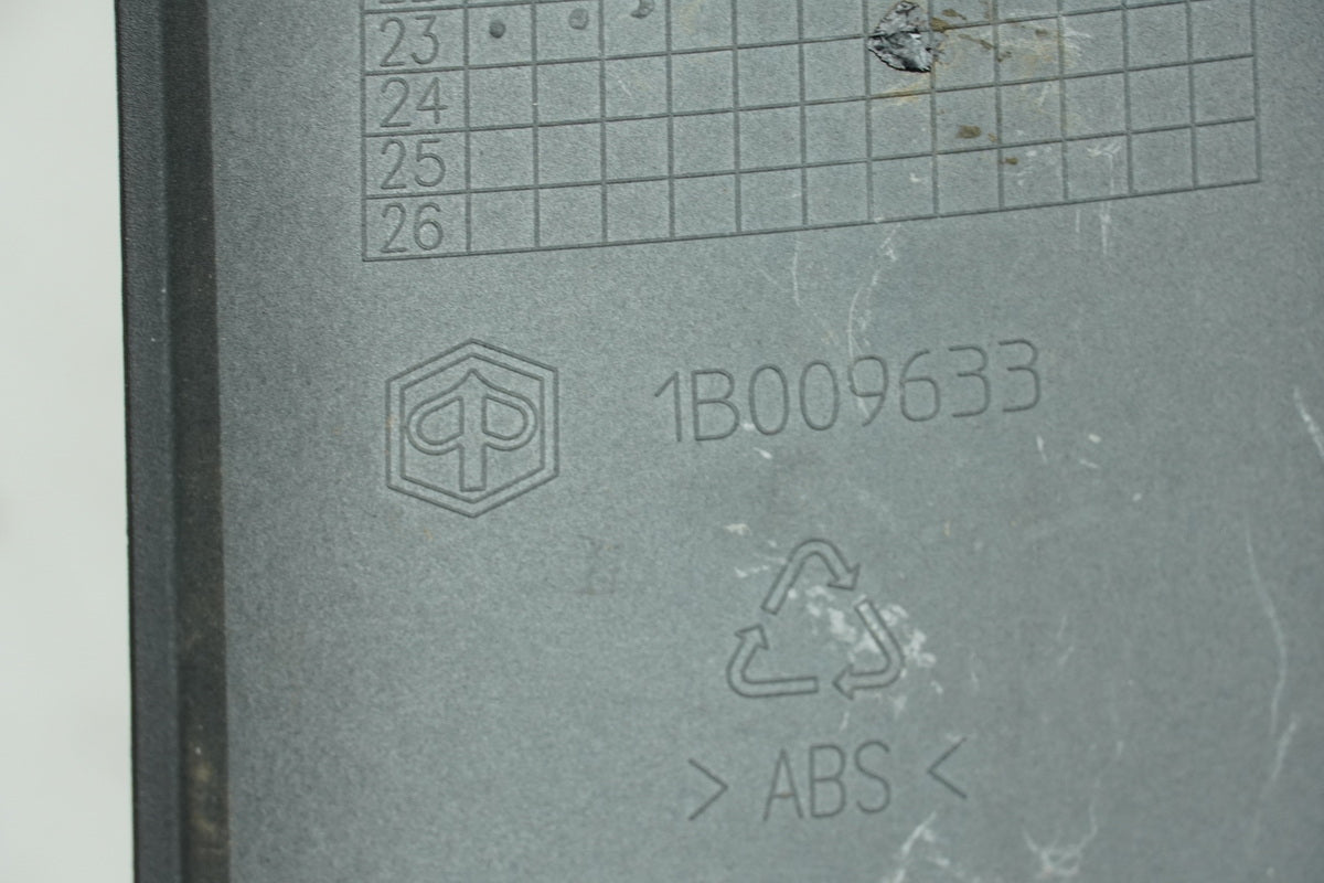 Vespa GTS 310 Seitenverkleidung rechts Abdeckung Seitenteil Cover Blende Heck