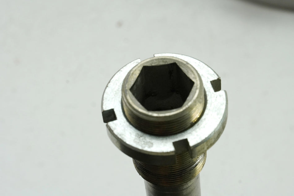 KAWASAKI ZX-7R ZX750 N Swing Arm Pivot Axle (for frame) 96-03