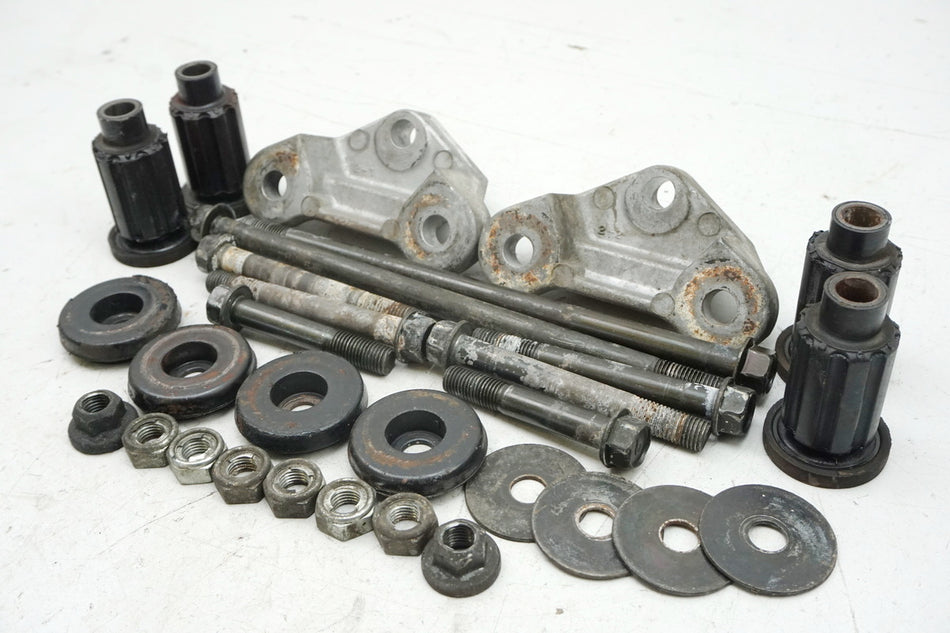 KAWASAKI GPZ 1100 ZXT10E Halterung Motor Achse Bolzen Distanz Schraube