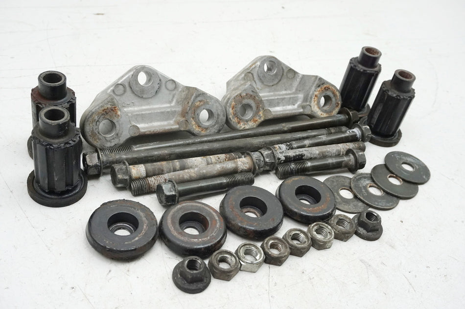 KAWASAKI GPZ 1100 ZXT10E Halterung Motor Achse Bolzen Distanz Schraube