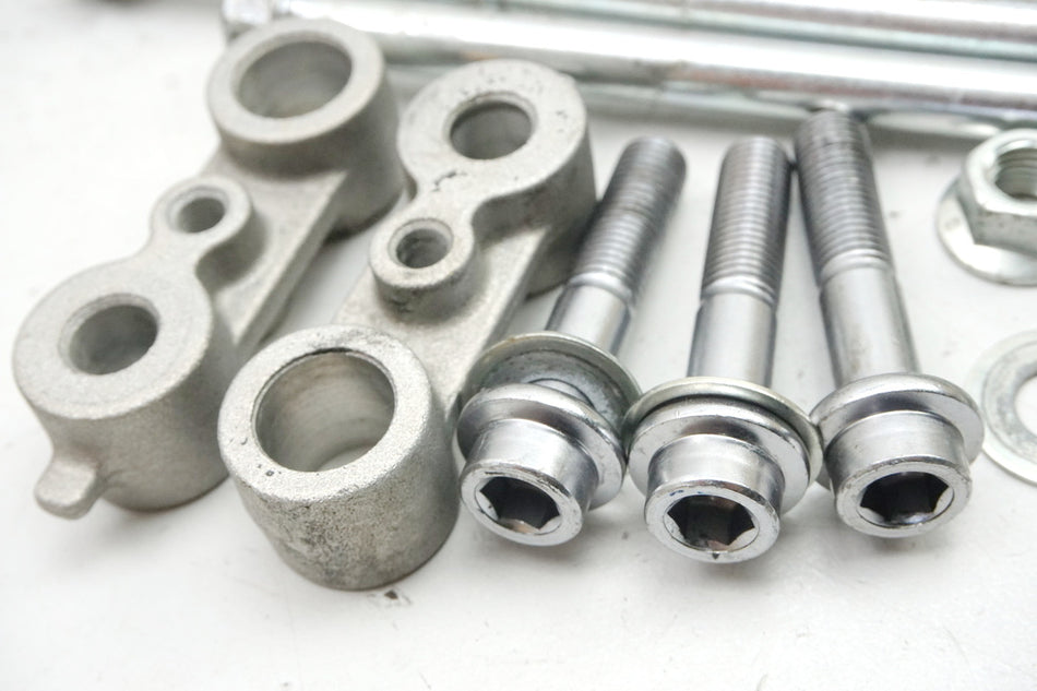 YAMAHA XSR 900 RN43 Mount Engine Axle Screws Bolts Engine Mount Spacers