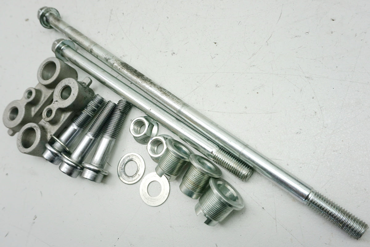 YAMAHA XSR 900 RN43 Mount Engine Axle Screws Bolts Engine Mount Spacers