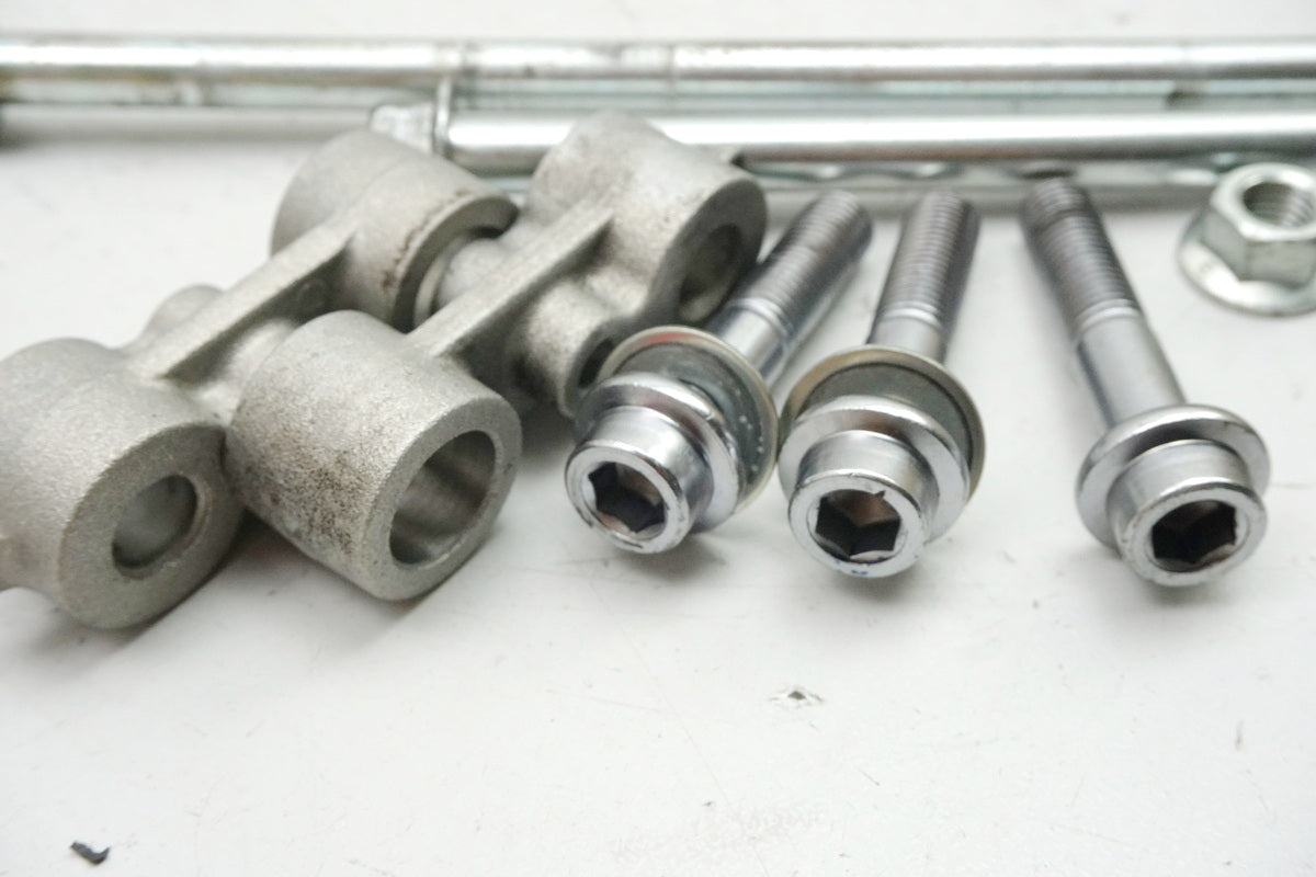 YAMAHA XSR 900 RN43 Mount Engine Axle Screws Bolts Engine Mount Spacers