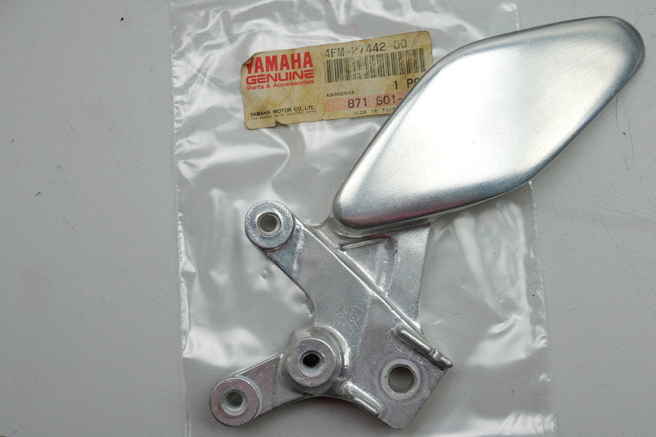 YAMAHA YZF 750 R 4FM Soporte estribera izquierda conductor Soporte estribera 4FM-27442-00
