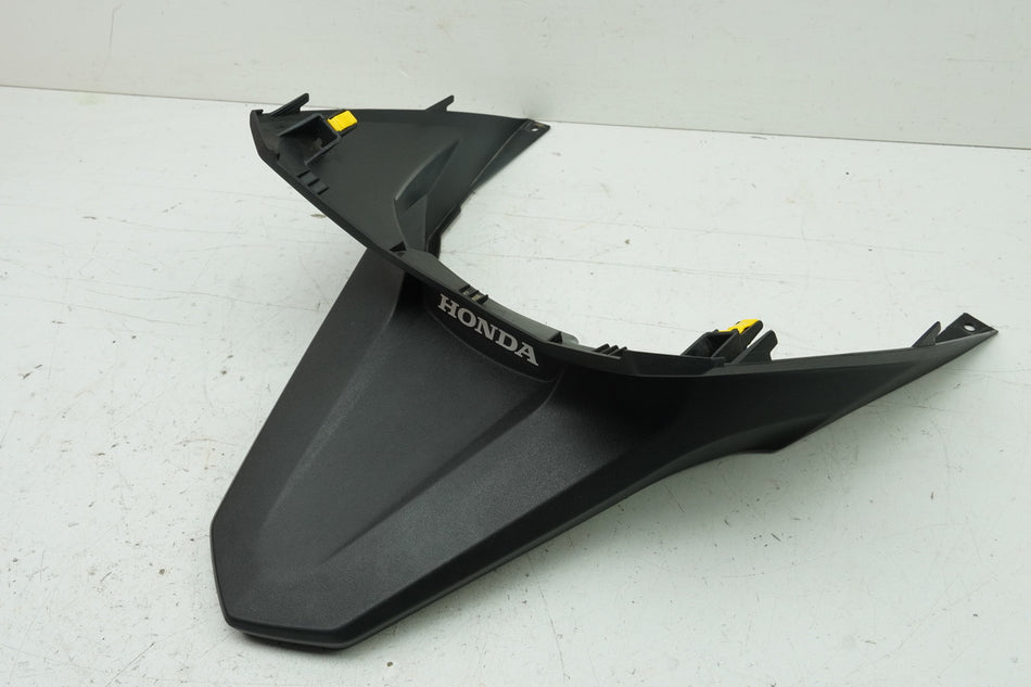 Honda NSS 125 AD JF69 Forza Heckverkleidung mitte Abdeckung unter Rücklicht