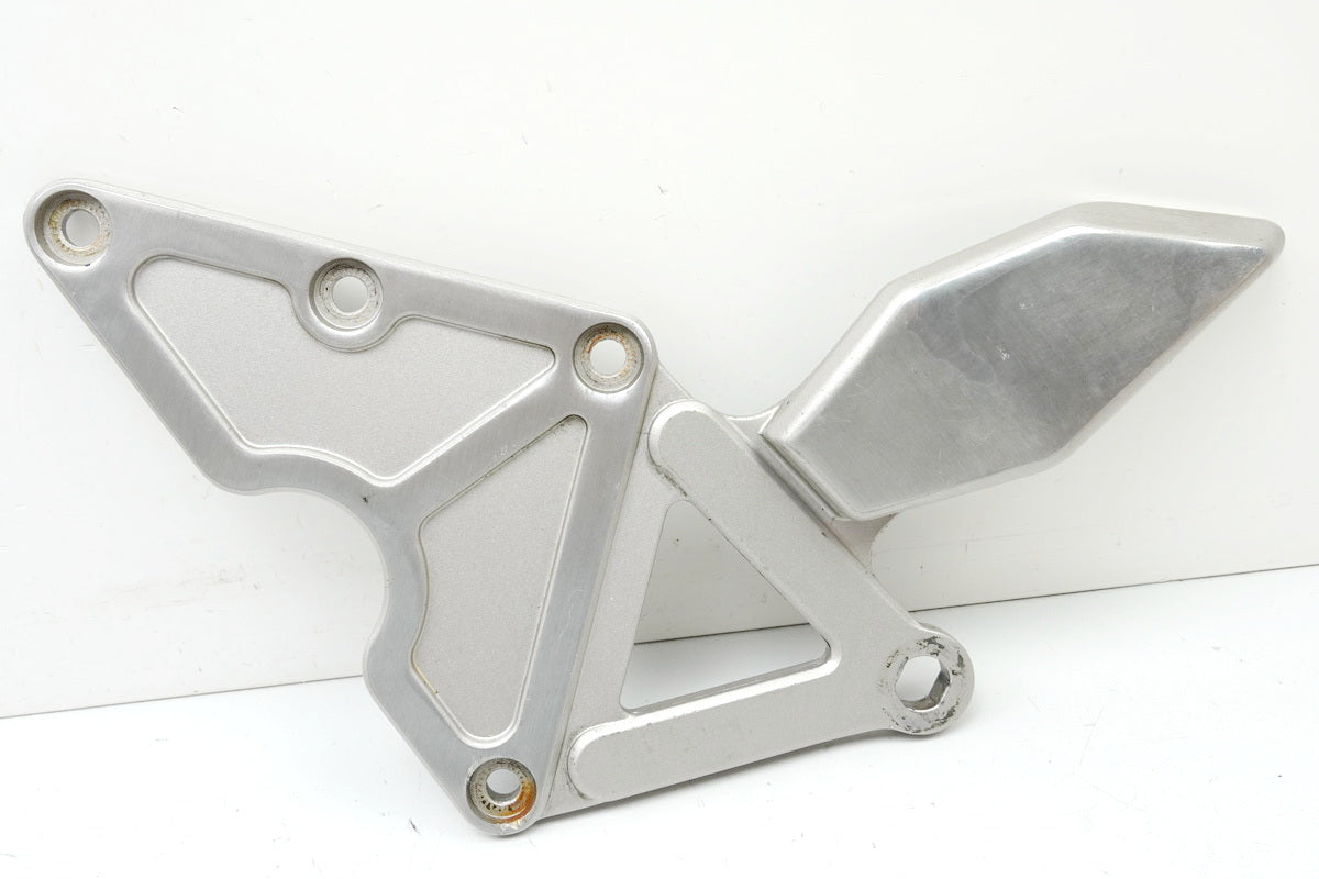 SUZUKI GSF 400 GK75B Bandit Fußrastenträger Fahrer links Halter Fußraste