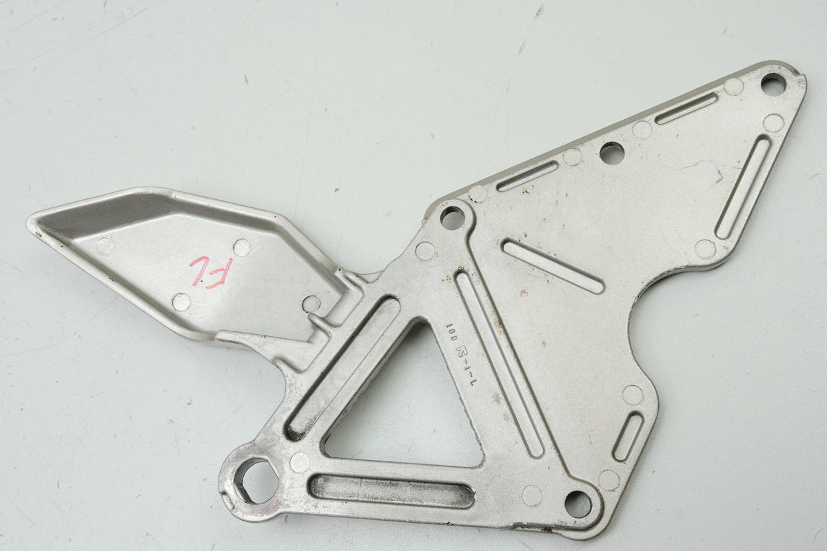 SUZUKI GSF 400 GK75B Bandit Fußrastenträger Fahrer links Halter Fußraste