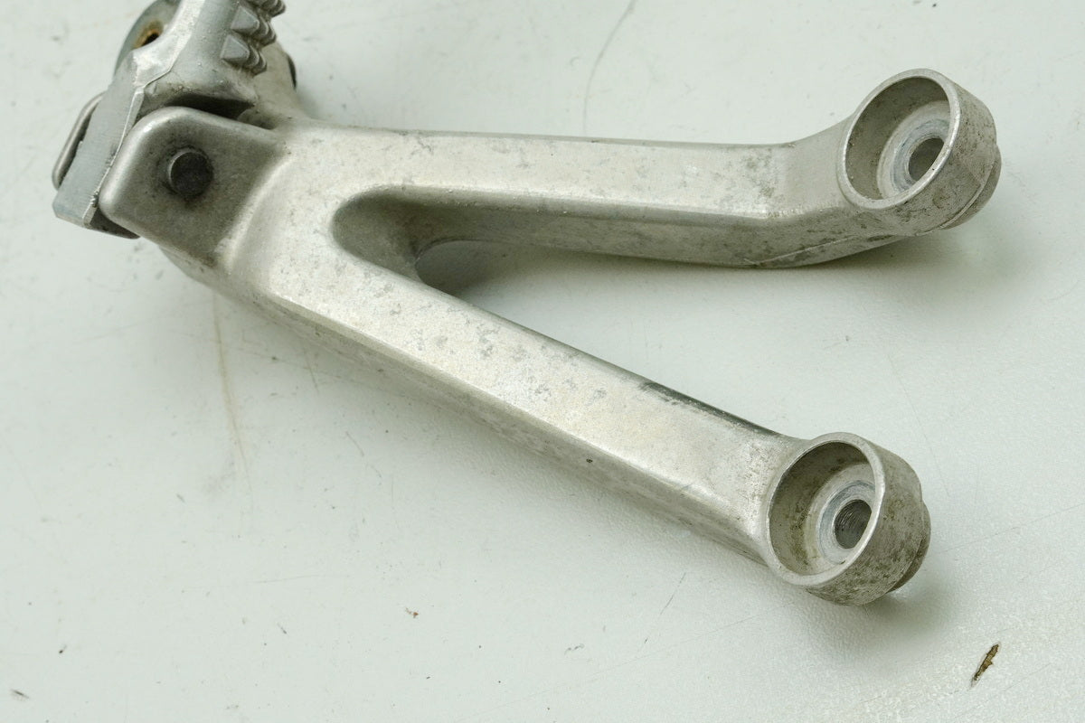 Honda CBR 900 SC28 Fußrastenanlage Sozius rechts Halter Fußraste Platte 92-95