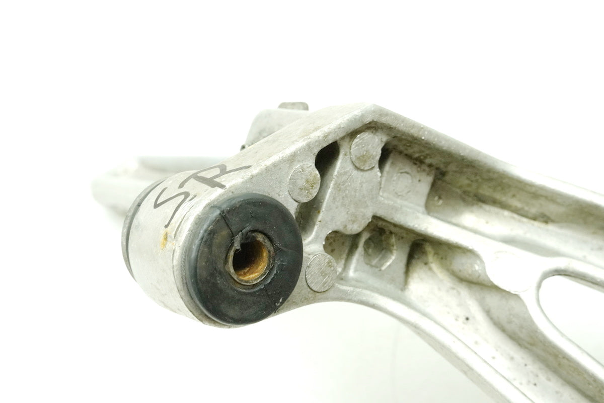 Honda CBR 900 SC28 Fußrastenanlage Sozius rechts Halter Fußraste Platte 92-95