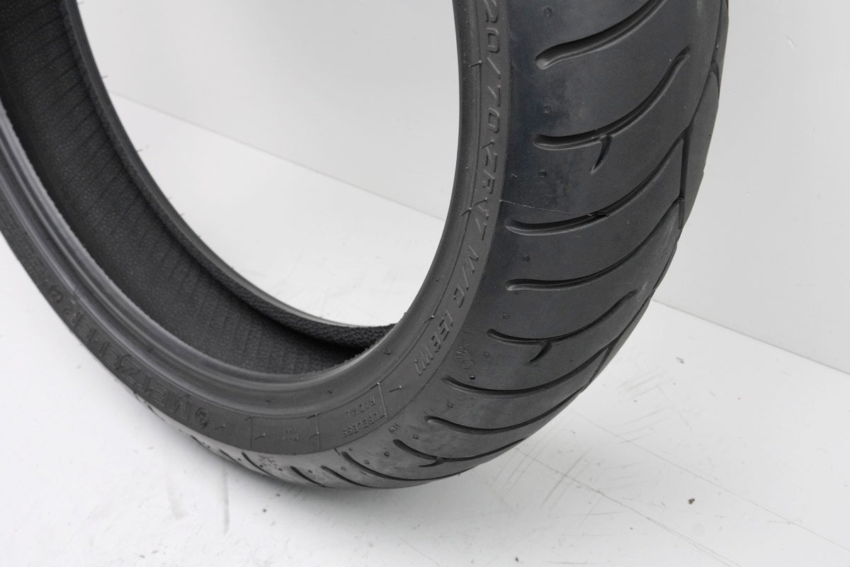 Neumático delantero Metzeler Roadtec Z6 120/70 ZR 17 M/C 58W