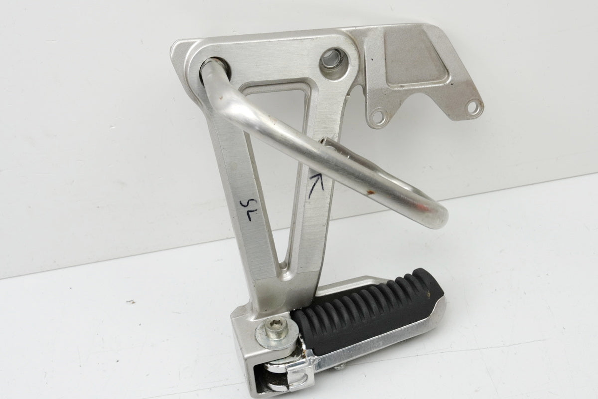 SUZUKI GSF 400 GK75B Bandit Estriberas reposapiés izquierdo del pasajero, soporte para estribera, placa