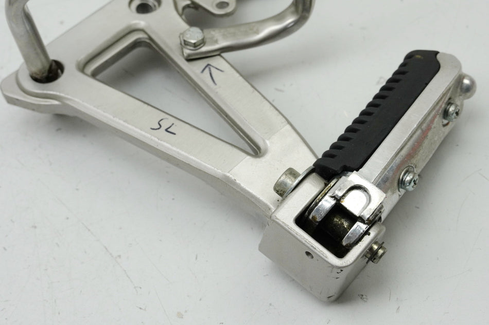 SUZUKI GSF 400 GK75B Bandit Fußrastenanlage Sozius links Halter Fußraste Platte