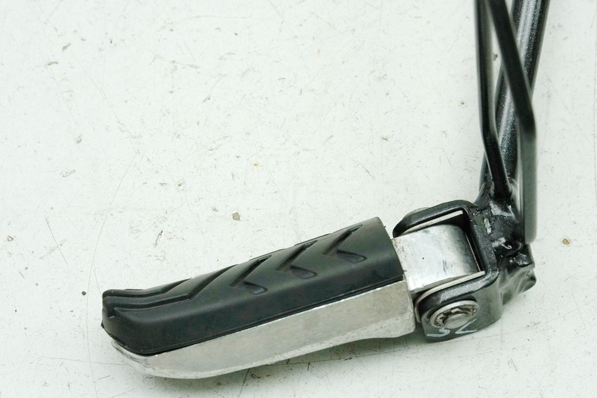 Aprilia Pegaso 650 660 Strada Fußrastenanlage Sozius links Halter Fußraste