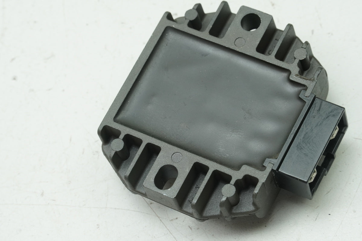 APRILIA RS 125 RS4 ZD4TW Laderegler Regler original Gleichrichter
