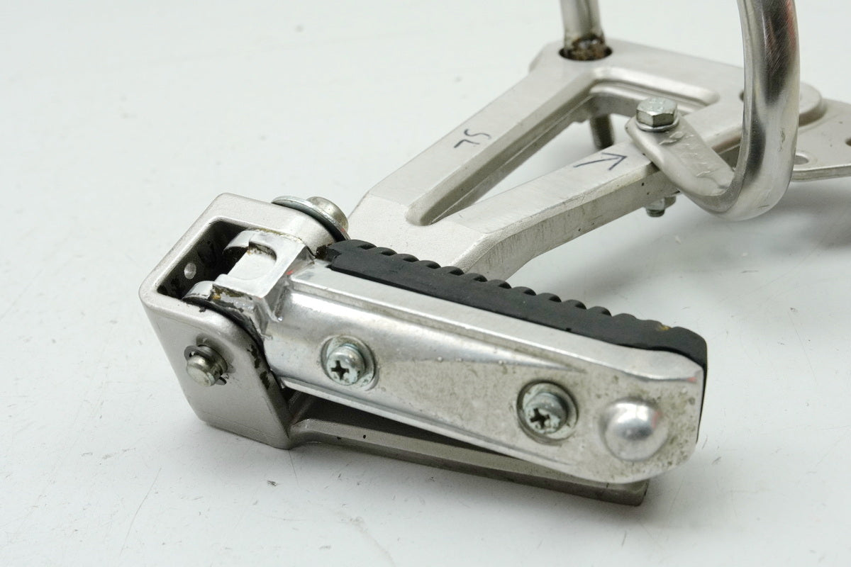 SUZUKI GSF 400 GK75B Bandit Estriberas reposapiés izquierdo del pasajero, soporte para estribera, placa