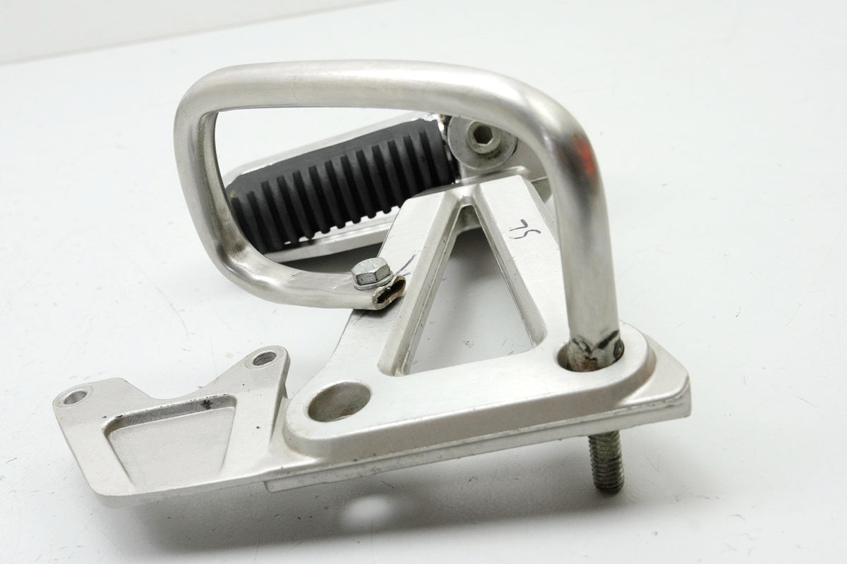 SUZUKI GSF 400 GK75B Bandit Estriberas reposapiés izquierdo del pasajero, soporte para estribera, placa