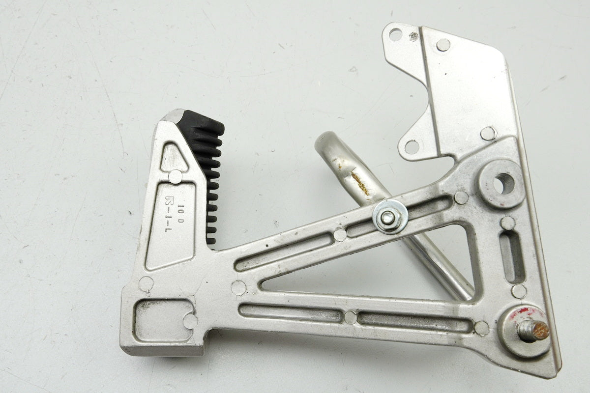 SUZUKI GSF 400 GK75B Bandit Estriberas reposapiés izquierdo del pasajero, soporte para estribera, placa