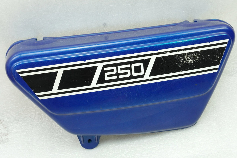YAMAHA RD 250 1A2 Tapa lateral derecha Cubierta Embellecedor Marco Carenado
