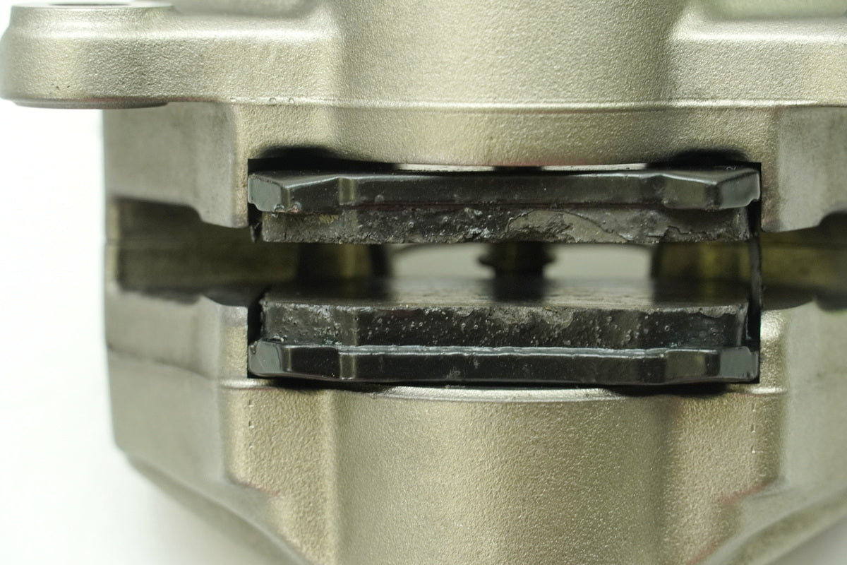 KTM 1290 SUPERDUKE R Bremssattel hinten Brembo Bremszange Bremskolben Klötze